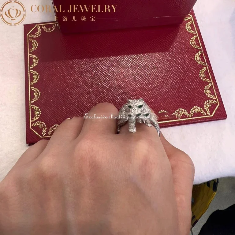 Cartier Panthère De Cartier Ring White Gold Diamond Emerald & Onyx Walking 8
