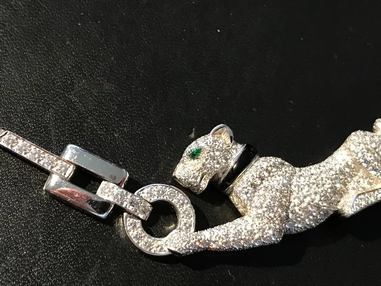 Cartier Panthère de N7048600 Cartier Necklace White Gold with Diamonds Emerald and Onyx 7