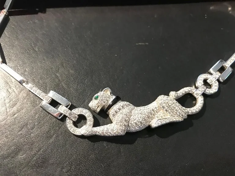 Cartier Panthère de N7048600 Cartier Necklace White Gold with Diamonds Emerald and Onyx 5