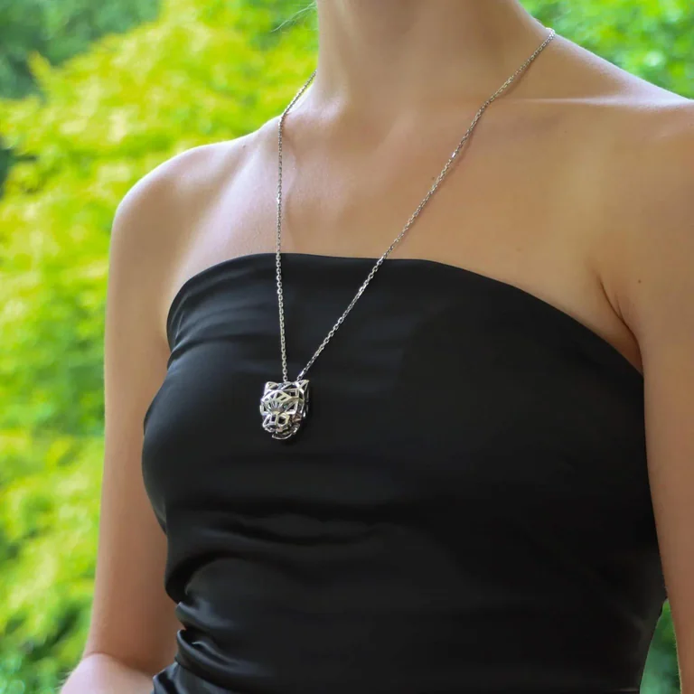 Cartier Panthère de N7424210 Cartier Necklace White Gold Tsavorite Garnets Onyx 3