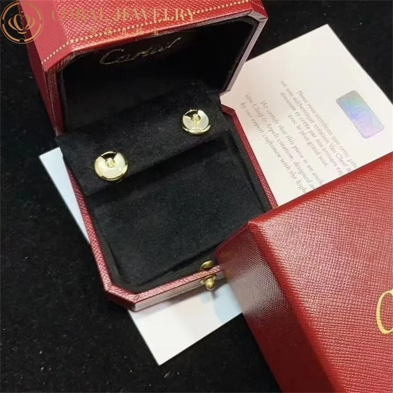 Cartier B8301238 Amulette De Cartier Earrings XS Model White mother-of-pearl Yellow Gold 2