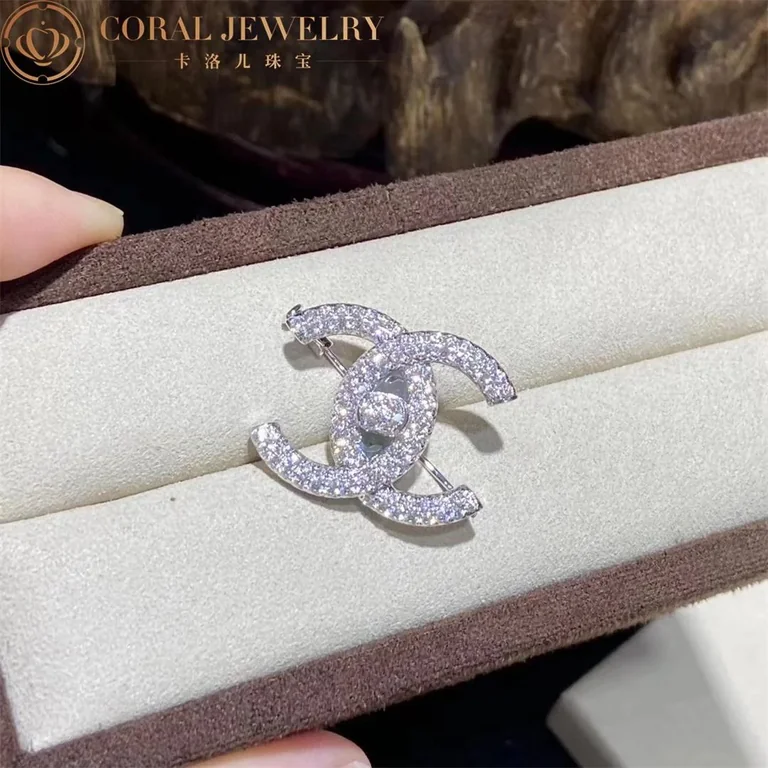 Chanel CC Logo Brooch 18k White Gold Diamonds Brooch 4