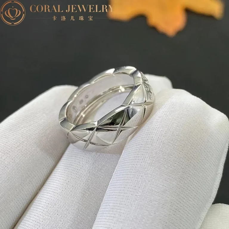 Chanel Coco Crush Ring J10865 Quilted Motif Small Version 18k White Gold Diamonds 6