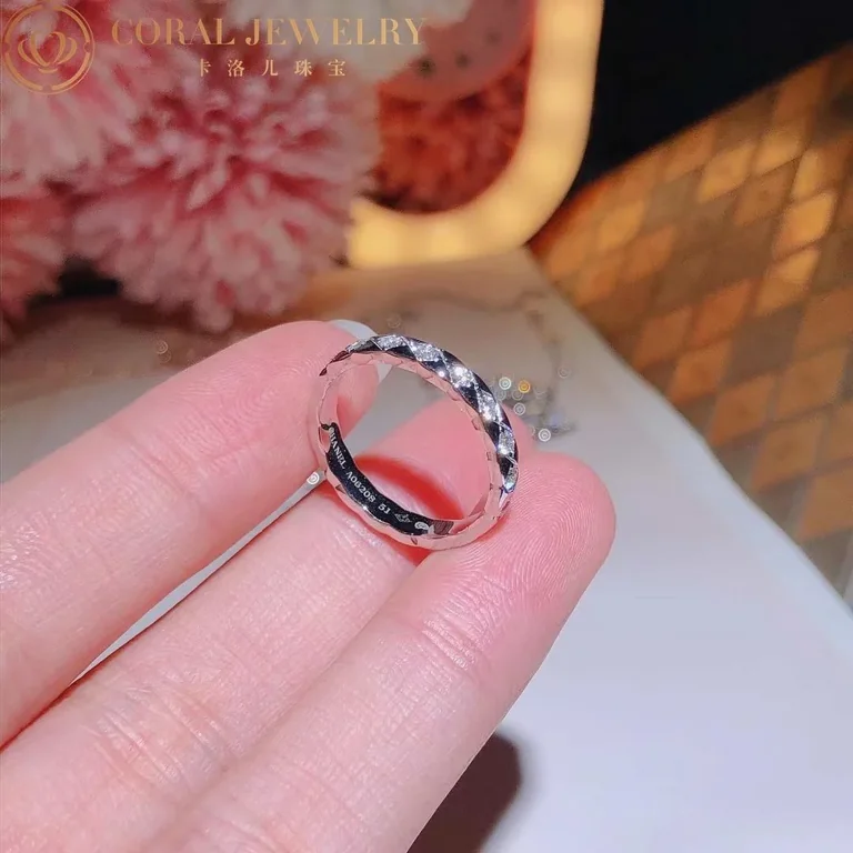Chanel Coco Crush Ring J11871 Quilted Motif Mini Version 18k White Gold Diamonds 8