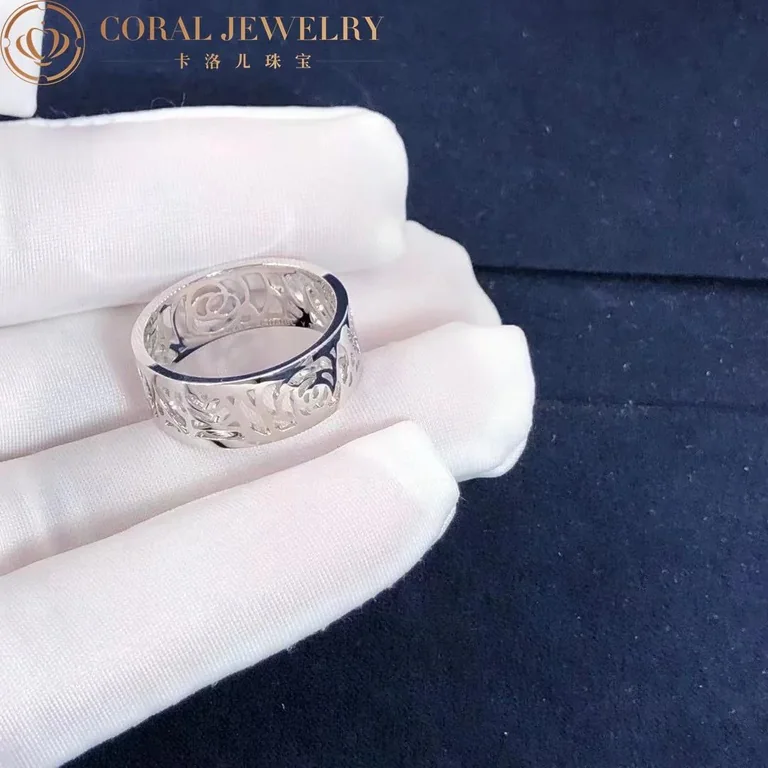 Chanel Camélia Ajouré J3398 Ring in White Gold 2