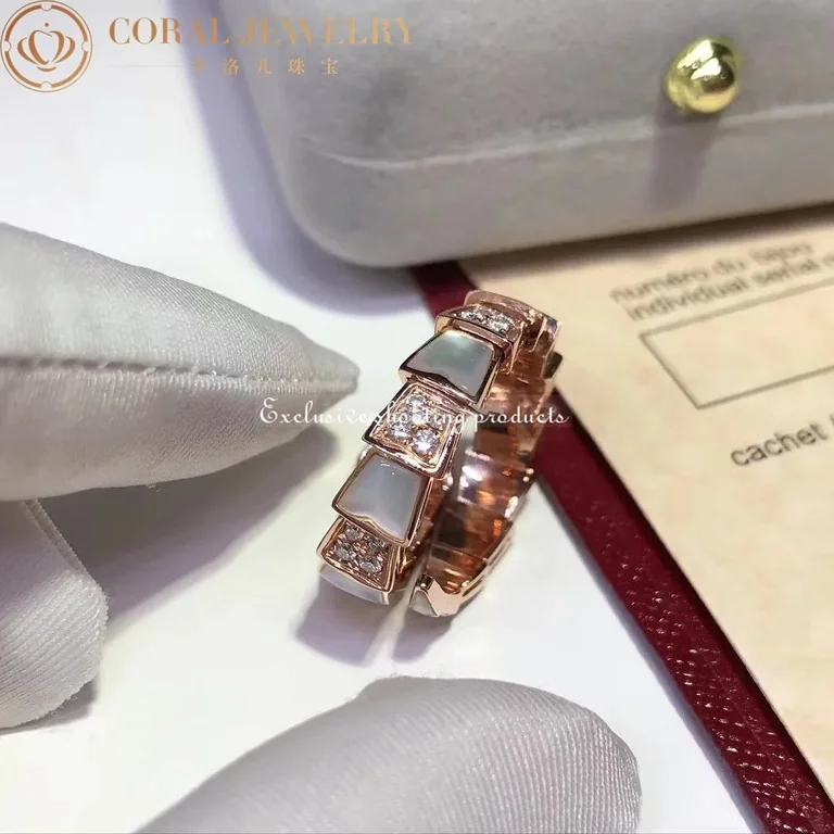 Bulgari Serpenti 350668 Viper one-coil ring in 18 kt rose gold set with mother-of-pearl elements and pavé diamonds 4