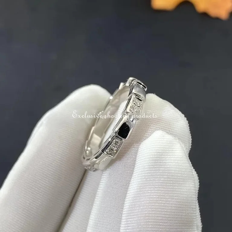 Bulgari Serpenti Viper 353403 band ring in 18 kt white gold set with demi pavé diamonds 4