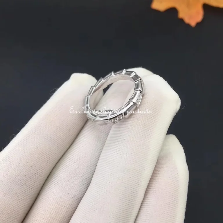 Bulgari Serpenti Viper 353403 band ring in 18 kt white gold set with demi pavé diamonds 3