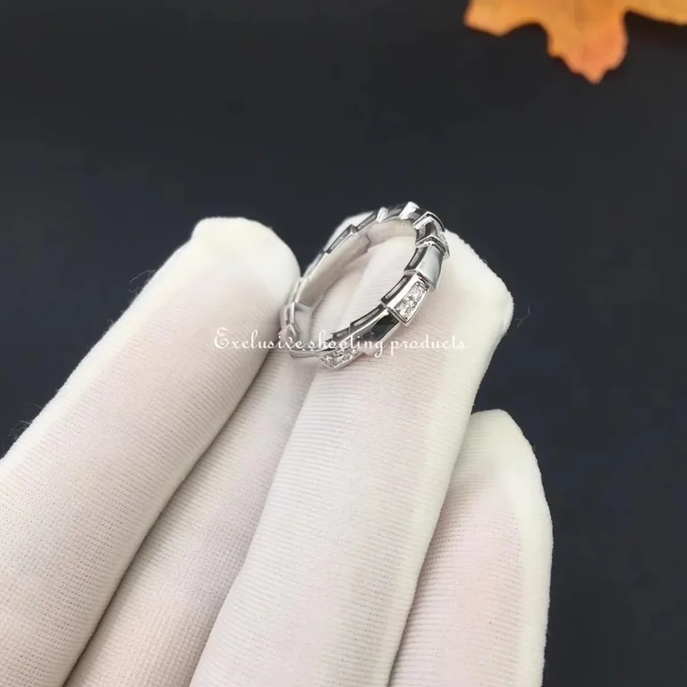 Bulgari Serpenti Viper 353403 band ring in 18 kt white gold set with demi pavé diamonds 2