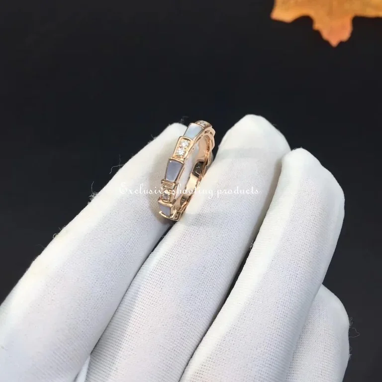 Bulgari Serpenti Viper 353225 band Ring in 18 kt rose gold with Mother of Pearls and pavé diamonds Ring 5