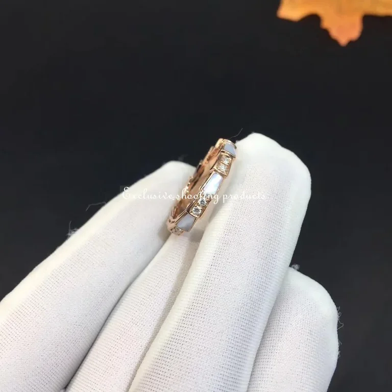 Bulgari Serpenti Viper 353225 band Ring in 18 kt rose gold with Mother of Pearls and pavé diamonds Ring 4