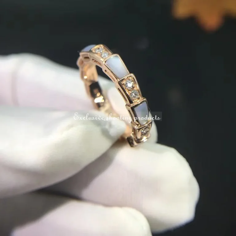 Bulgari Serpenti Viper 353225 band Ring in 18 kt rose gold with Mother of Pearls and pavé diamonds Ring 2