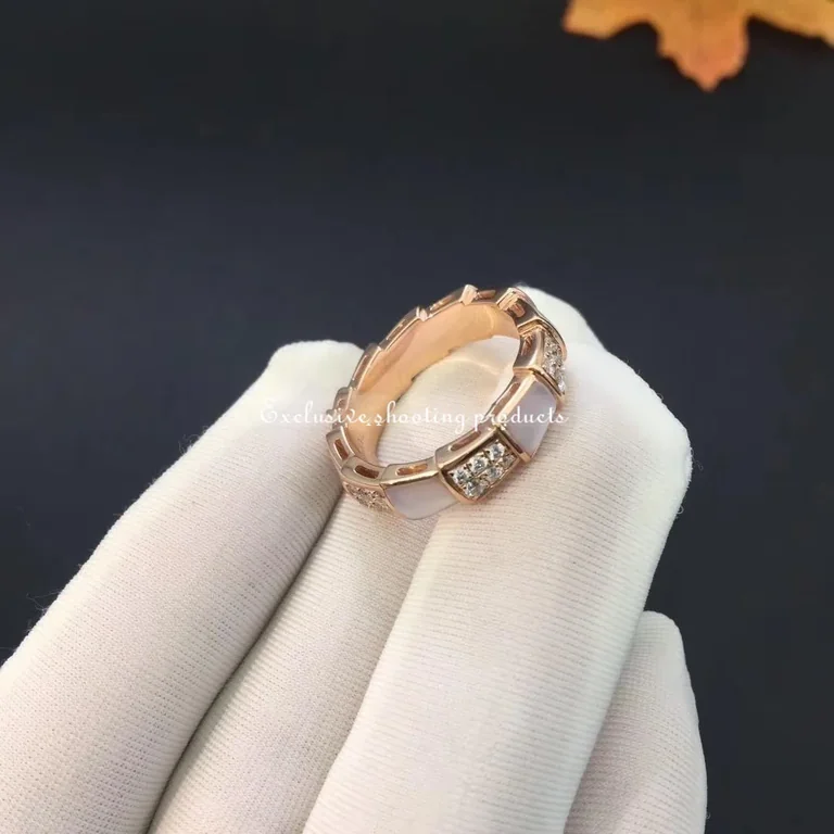 Bulgari Serpenti Viper 353236 band Ring in 18 kt rose gold with Mother of Pearls and pavé diamonds Ring 5