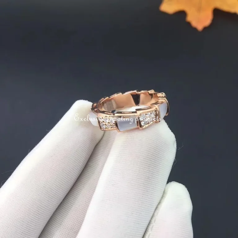 Bulgari Serpenti Viper 353236 band Ring in 18 kt rose gold with Mother of Pearls and pavé diamonds Ring 2