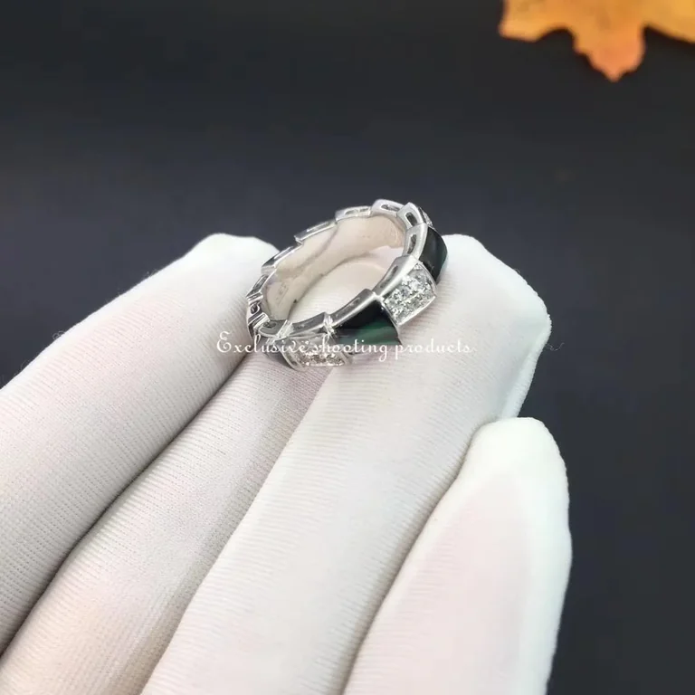 Bulgari Serpenti Viper AN857900 18 kt white gold ring set with grey mother-of-pear elements and pavé diamonds 6