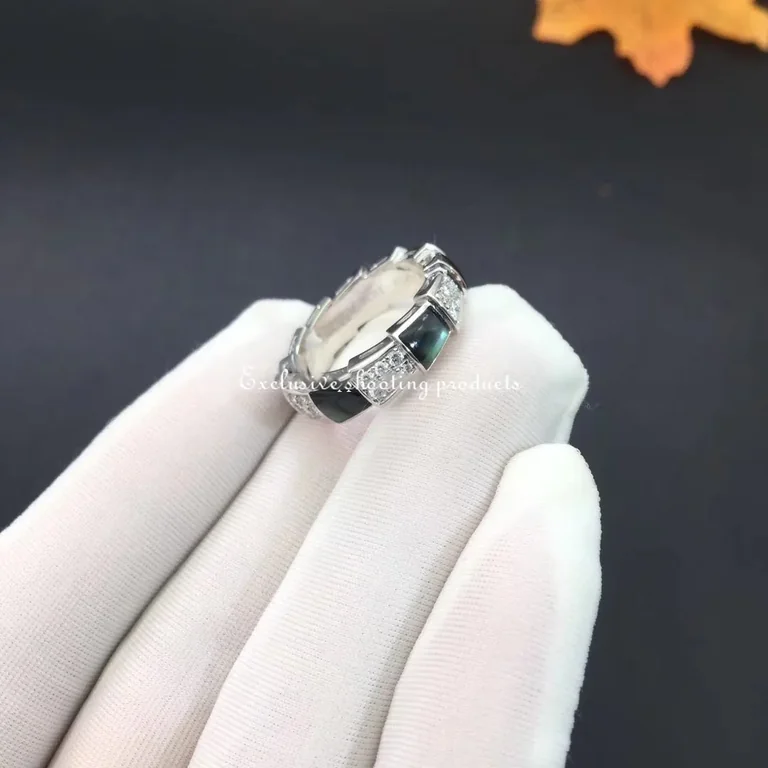 Bulgari Serpenti Viper AN857900 18 kt white gold ring set with grey mother-of-pear elements and pavé diamonds 4