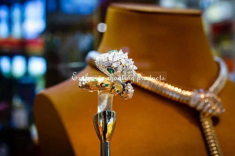 Bulgari Serpenti Snake ring Diamond & Emerald in 18k Gold ring 2