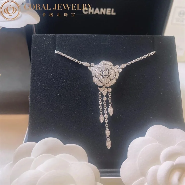 Chanel Bouton de J11176 Camélia transformable necklace 11