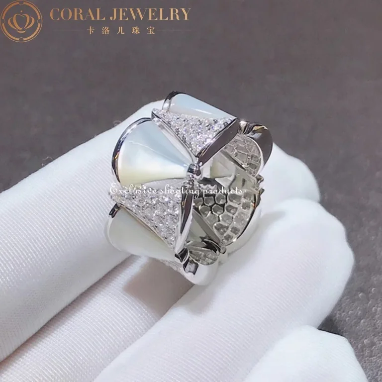 Bulgari Divas? Dream AN856775 ring in white gold mother of pearl and diamonds Collector Square 6