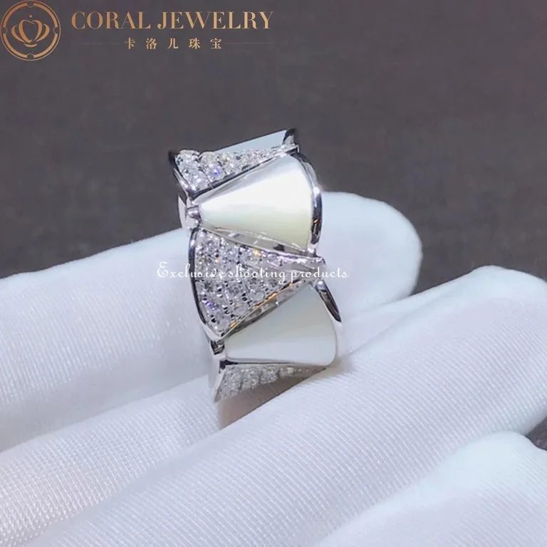 Bulgari Divas? Dream AN856775 ring in white gold mother of pearl and diamonds Collector Square 5