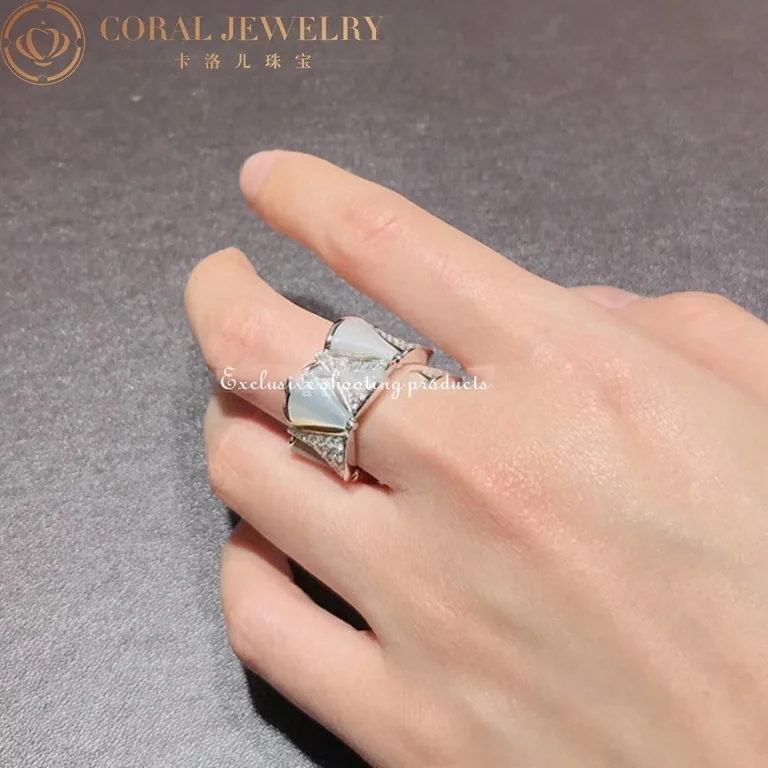 Bulgari Divas? Dream AN856775 ring in white gold mother of pearl and diamonds Collector Square 4