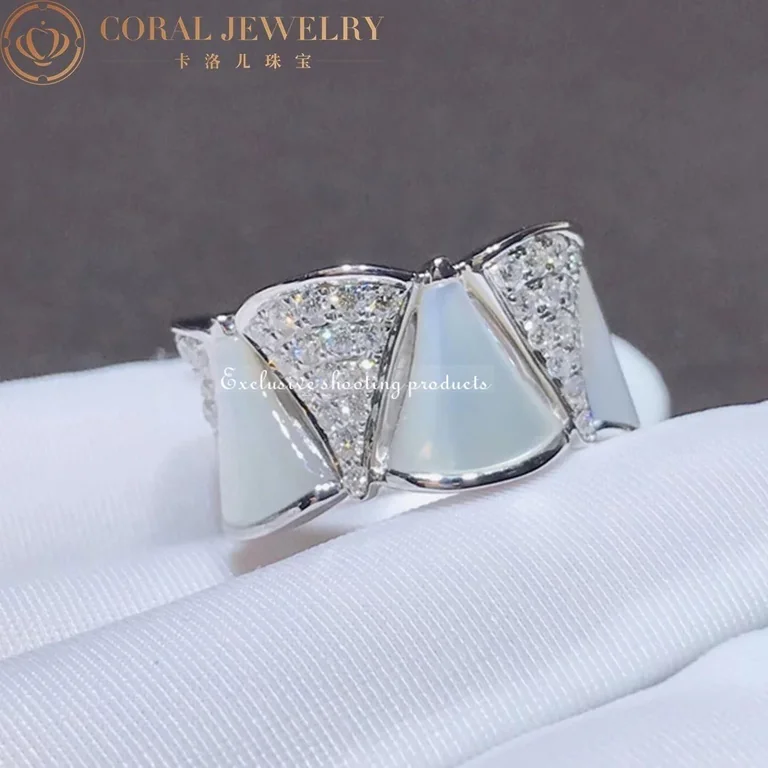 Bulgari Divas? Dream AN856775 ring in white gold mother of pearl and diamonds Collector Square 3