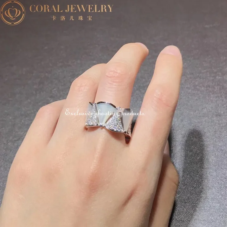 Bulgari Divas? Dream AN856775 ring in white gold mother of pearl and diamonds Collector Square 2