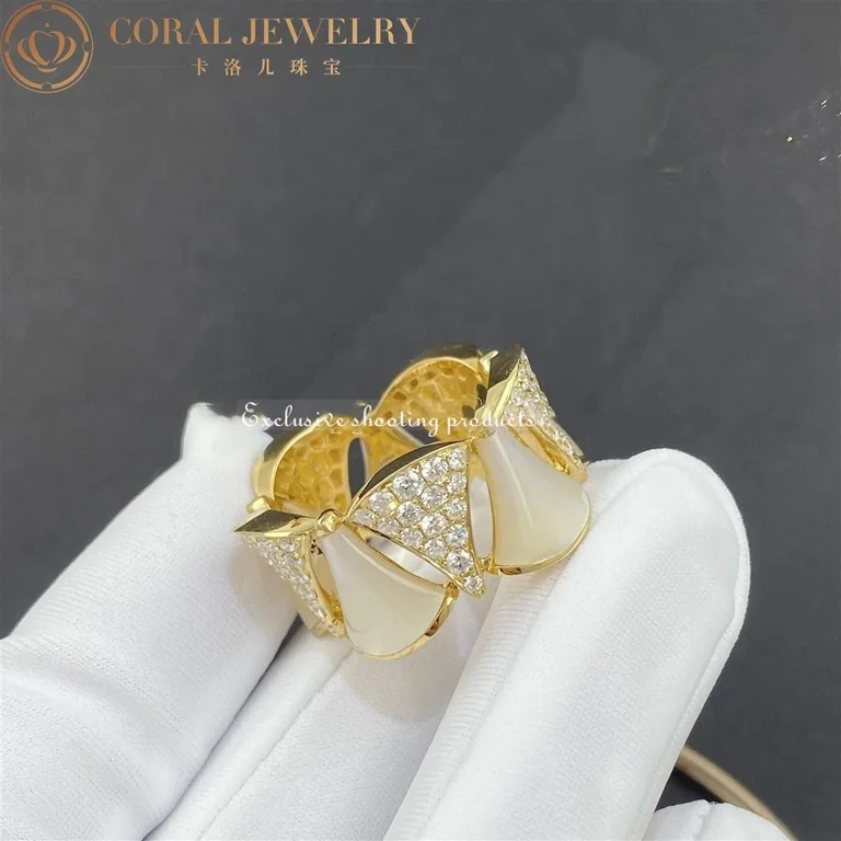 Bulgari AN856775 Divas? Dream ring in Yellow gold mother of pearl and diamonds Collector Square 5