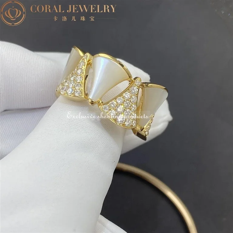 Bulgari AN856775 Divas? Dream ring in Yellow gold mother of pearl and diamonds Collector Square 4