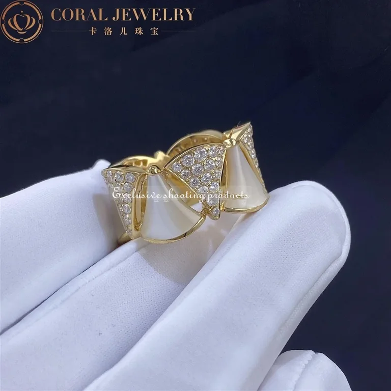Bulgari AN856775 Divas? Dream ring in Yellow gold mother of pearl and diamonds Collector Square 2