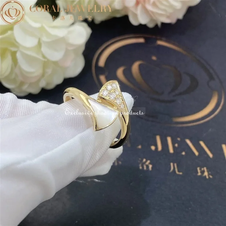 Bulgari Divas? Dream 353800 ring in Yellow gold mother of pearl and diamonds 3