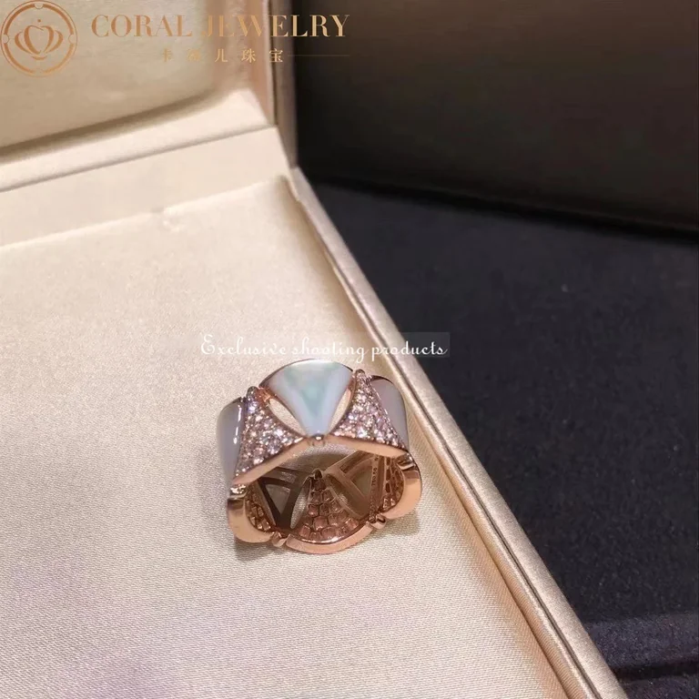 Bulgari Divas? Dream AN856775 ring in Rose gold mother of pearl and diamonds Collector Square 5