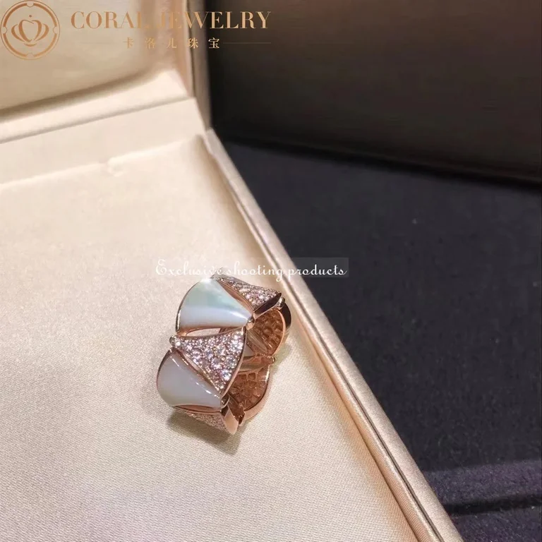 Bulgari Divas? Dream AN856775 ring in Rose gold mother of pearl and diamonds Collector Square 4