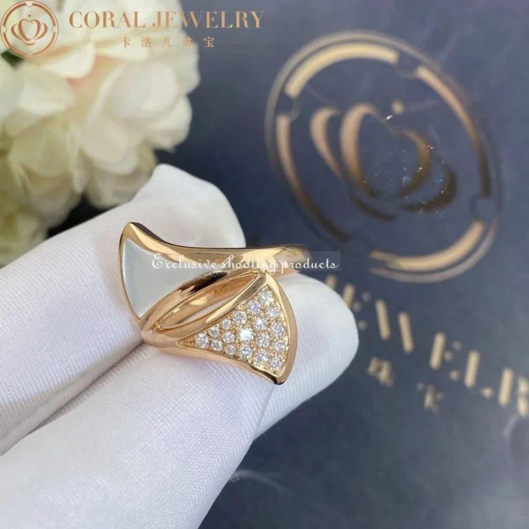 Bulgari Divas? Dream 350721 ring in Rose gold mother of pearl and diamonds 3