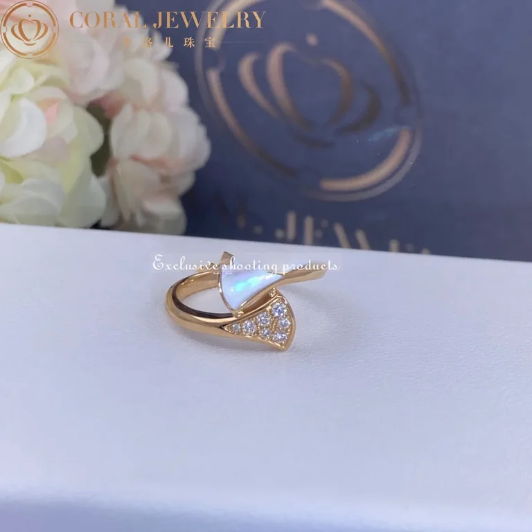 Bulgari Divas? Dream 353800 ring in Rose gold mother of pearl and diamonds 6