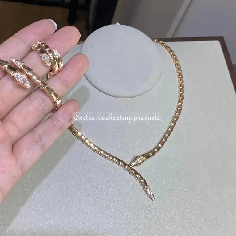 Bulgari Serpenti Viper 357864 18 kt rose gold necklace set with demi-pavé diamonds 11