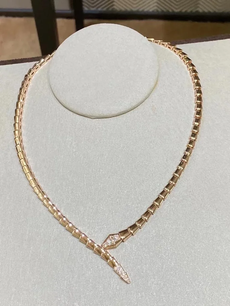 Bulgari Serpenti Viper 357864 18 kt rose gold necklace set with demi-pavé diamonds 5
