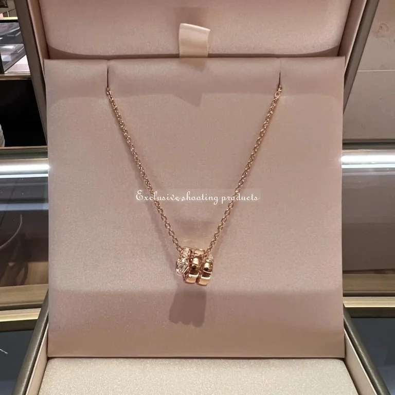 Bulgari Serpenti Viper 357794 pendant necklace in 18 kt rose gold set with demi-pavé diamonds 7