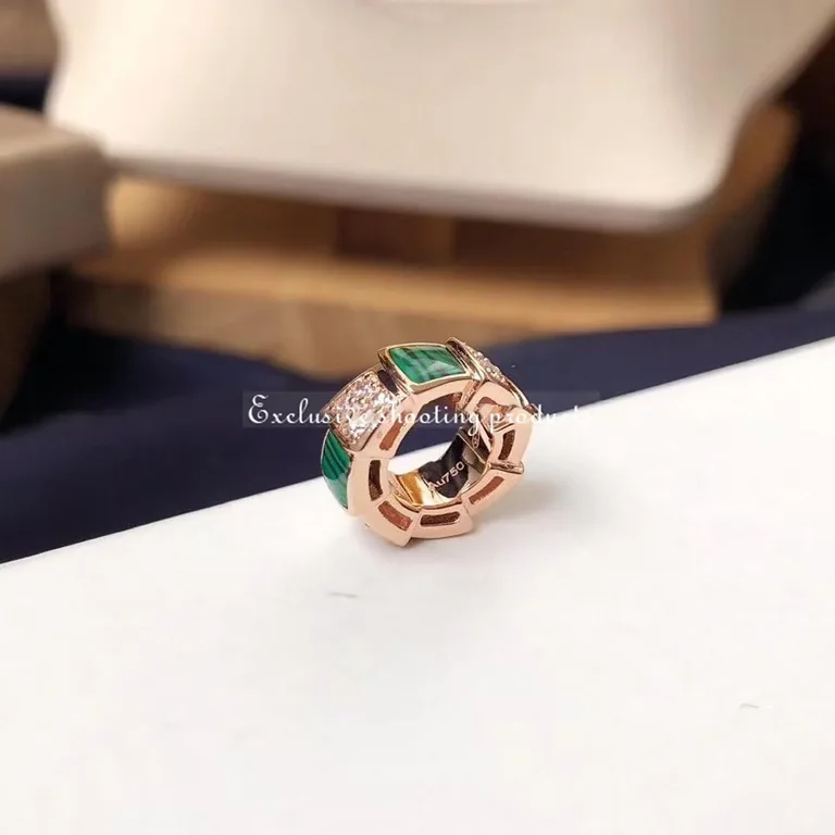 Bulgari Serpenti Viper 355958 18 kt rose gold necklace set with malachite elements and pavé diamonds on the pendant 8