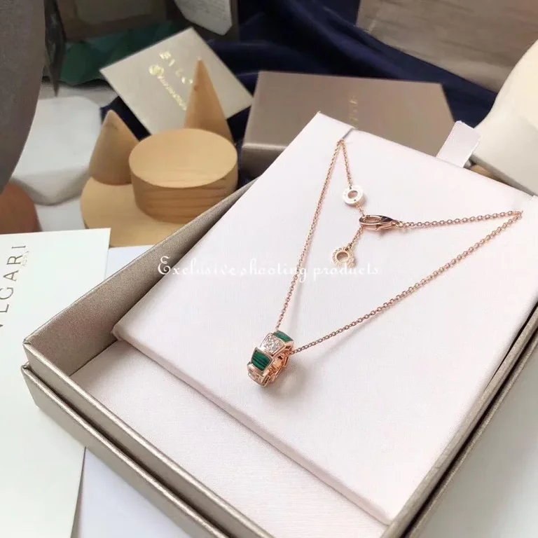 Bulgari Serpenti Viper 355958 18 kt rose gold necklace set with malachite elements and pavé diamonds on the pendant 5