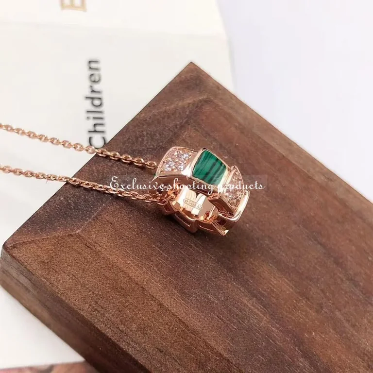Bulgari Serpenti Viper 355958 18 kt rose gold necklace set with malachite elements and pavé diamonds on the pendant 3