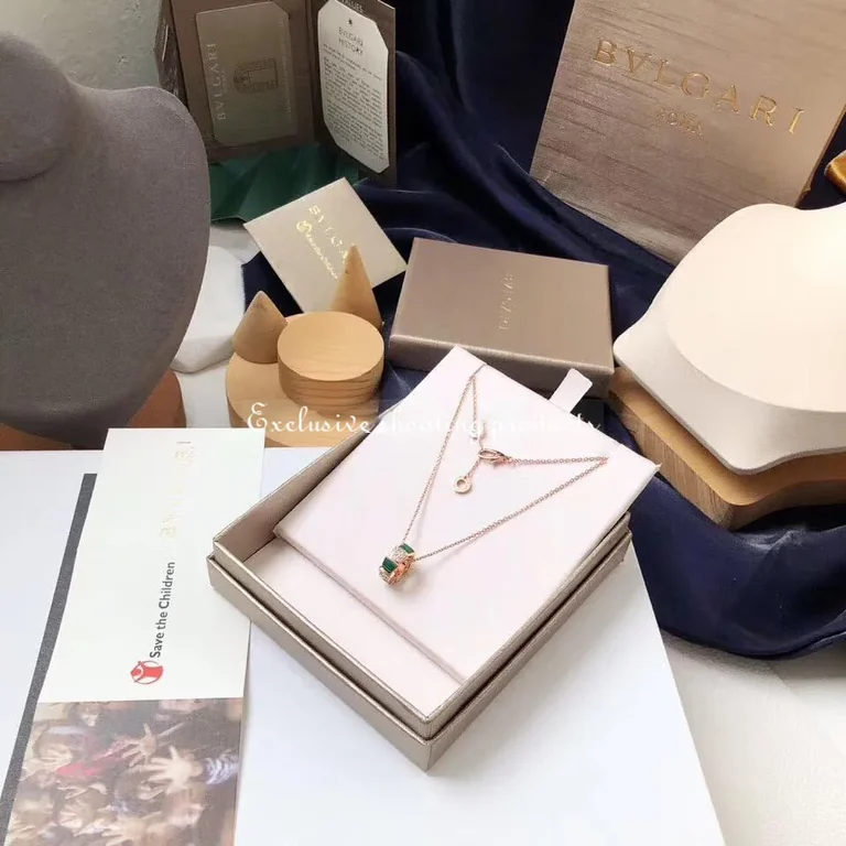 Bulgari Serpenti Viper 355958 18 kt rose gold necklace set with malachite elements and pavé diamonds on the pendant 2