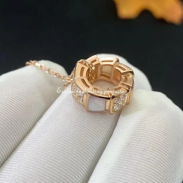 Bulgari Serpenti 357095 Viper 18 kt rose gold necklace set with mother-of-pearl elements and pavé diamonds on the pendant 2