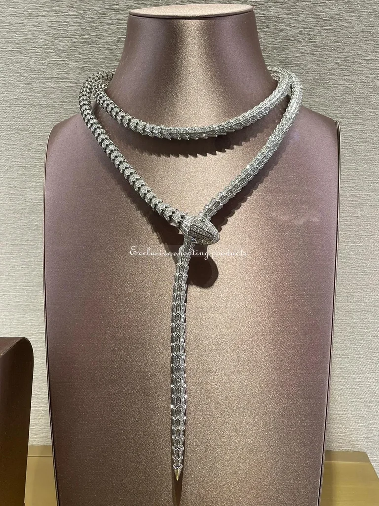 Bulgari Serpenti 261226 necklace in white gold paved diamond luxury necklace high jewelry 3
