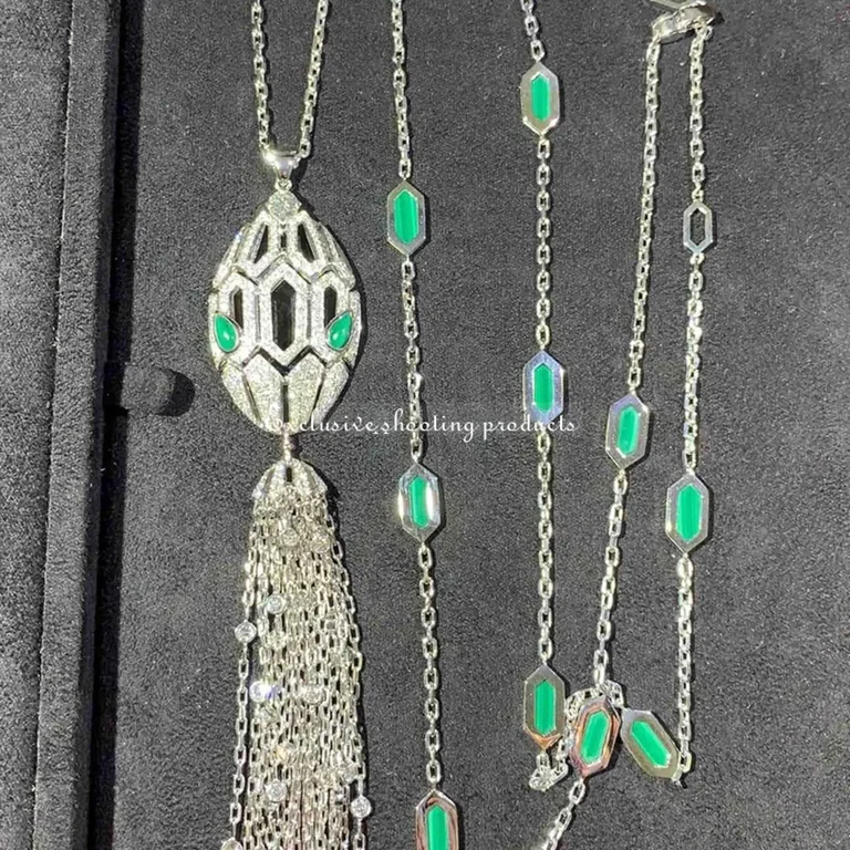Bulgari Serpenti 354101-1 18 kt white gold necklace with tassel set with a diamond pavé diamonds and malachite eyes 3