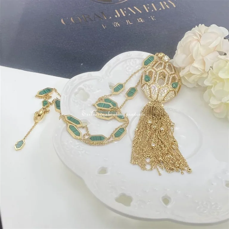 Bulgari Serpenti 354101 18 kt yellow gold necklace with tassel set with a diamond pavé diamonds and malachite eyes 14