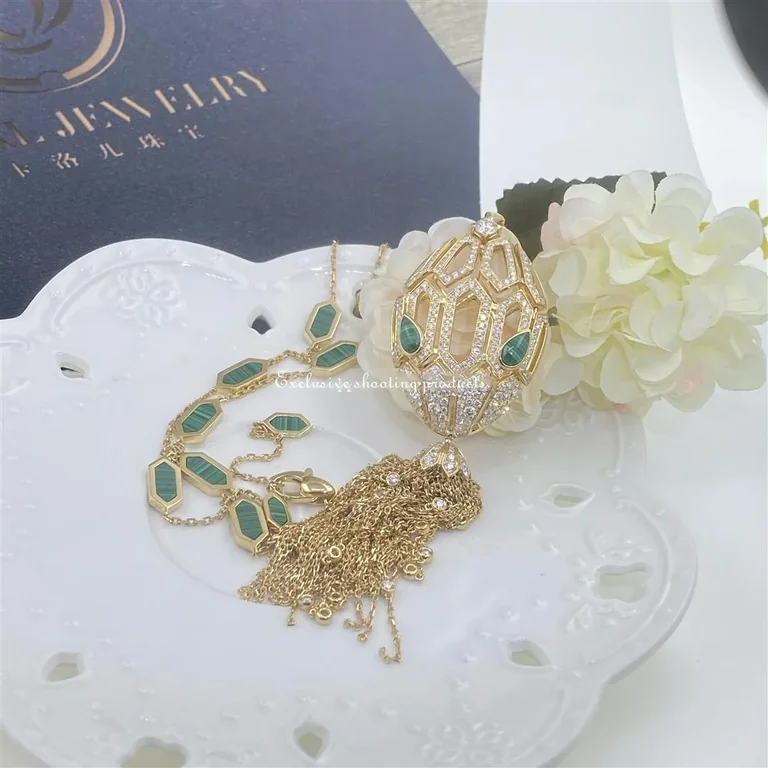 Bulgari Serpenti 354101 18 kt yellow gold necklace with tassel set with a diamond pavé diamonds and malachite eyes 13