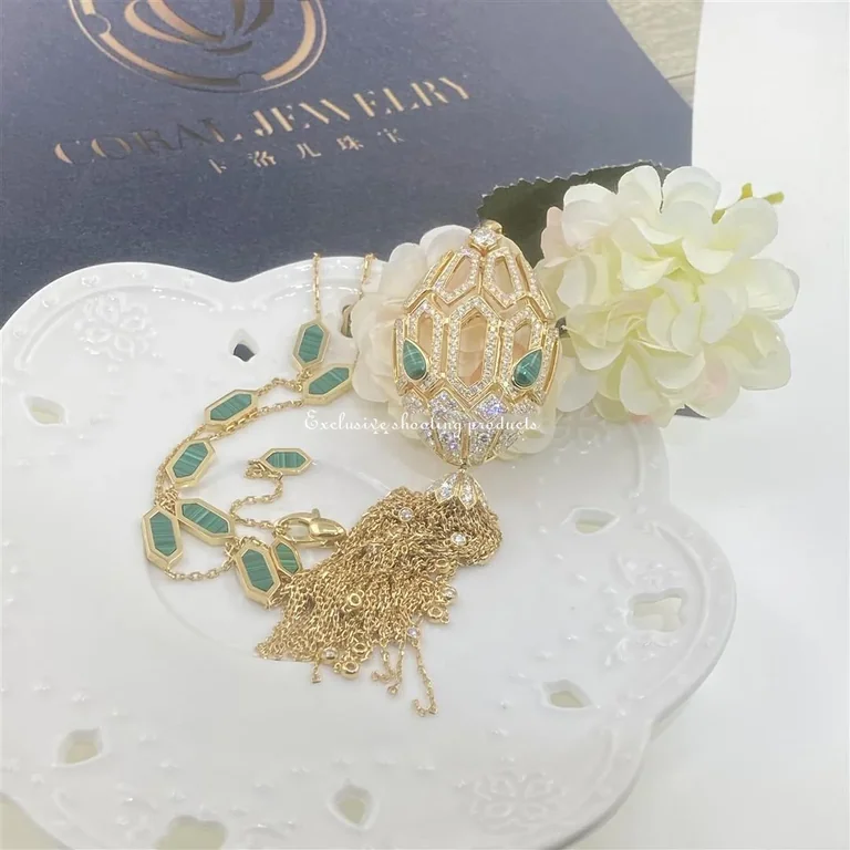 Bulgari Serpenti 354101 18 kt yellow gold necklace with tassel set with a diamond pavé diamonds and malachite eyes 12