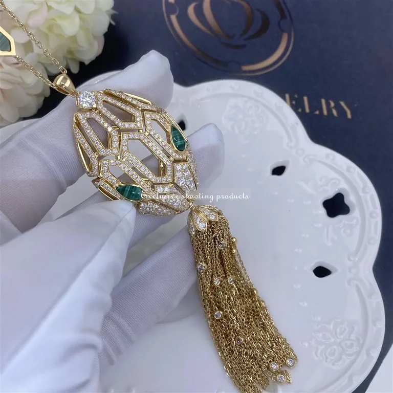 Bulgari Serpenti 354101 18 kt yellow gold necklace with tassel set with a diamond pavé diamonds and malachite eyes 9