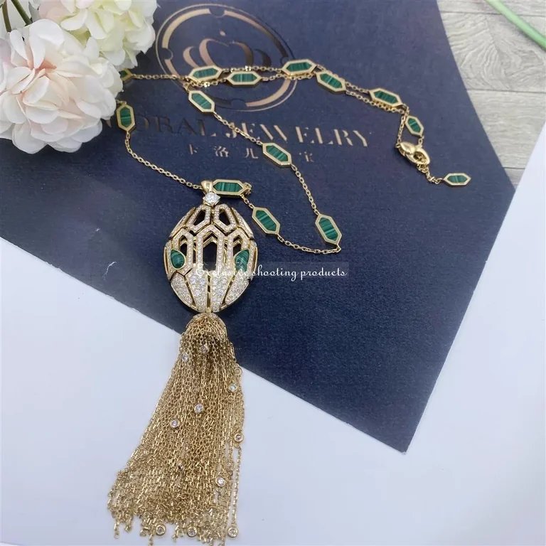 Bulgari Serpenti 354101 18 kt yellow gold necklace with tassel set with a diamond pavé diamonds and malachite eyes 4